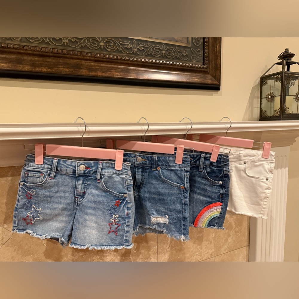 Cat & Jack Bundle of 4 Shorts Size 7/8
Gently Worn $40